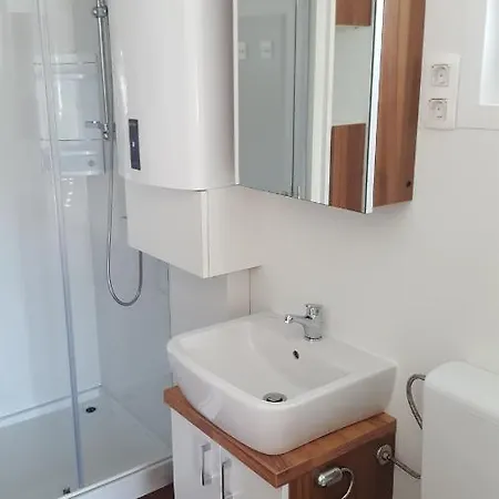 Floating House Sunflower * Pula