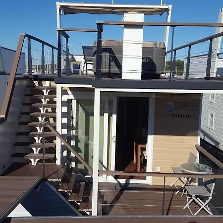 Floating House Sunflower Pula