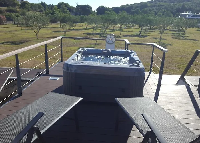 Floating House Sunflower Pula